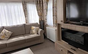 Lovely Caravan At Hoburne Bashley, New Forest District! Ref 97166S